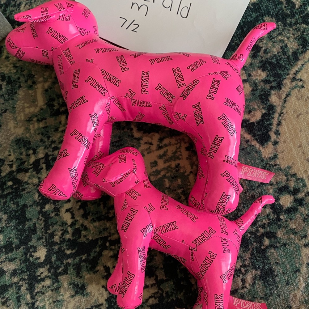 Vs Pink dogs
